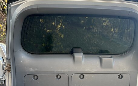 Toyota Land Cruiser Prado 150 рестайлинг 2, 2011 год, 3 000 000 рублей, 27 фотография