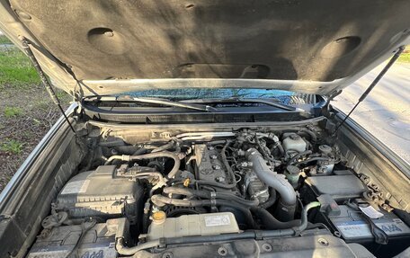 Toyota Land Cruiser Prado 150 рестайлинг 2, 2011 год, 3 000 000 рублей, 29 фотография