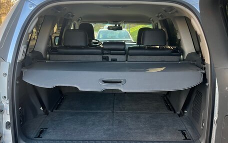 Toyota Land Cruiser Prado 150 рестайлинг 2, 2011 год, 3 000 000 рублей, 26 фотография