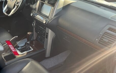 Toyota Land Cruiser Prado 150 рестайлинг 2, 2011 год, 3 000 000 рублей, 23 фотография