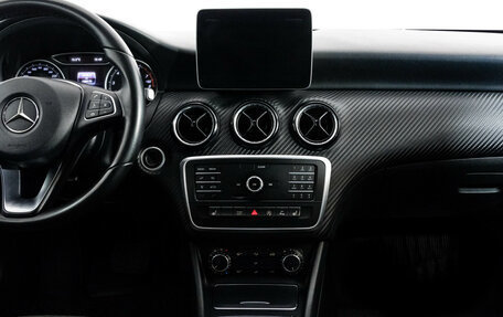 Mercedes-Benz GLA, 2017 год, 1 599 000 рублей, 15 фотография