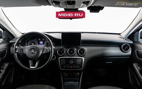 Mercedes-Benz GLA, 2017 год, 1 599 000 рублей, 11 фотография