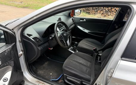 Hyundai Solaris II рестайлинг, 2012 год, 430 000 рублей, 5 фотография