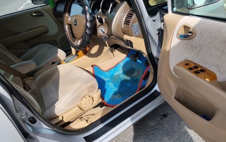 Honda Fit Aria, 2002 год, 330 000 рублей, 9 фотография