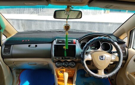 Honda Fit Aria, 2002 год, 330 000 рублей, 11 фотография