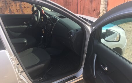 Renault Logan II, 2017 год, 1 250 000 рублей, 10 фотография