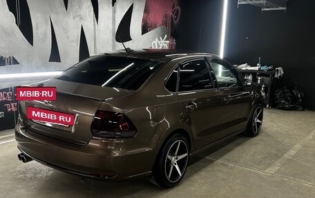 Volkswagen Polo VI (EU Market), 2018 год, 1 350 000 рублей, 2 фотография