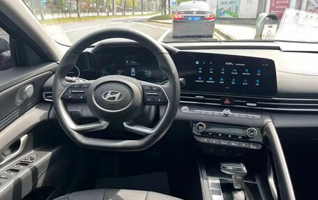 Hyundai Elantra, 2023 год, 1 590 000 рублей, 6 фотография