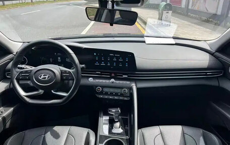 Hyundai Elantra, 2023 год, 1 590 000 рублей, 11 фотография