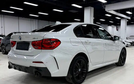 BMW 1 серия, 2022 год, 1 800 000 рублей, 4 фотография