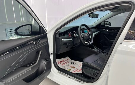 Skoda Octavia IV, 2023 год, 2 100 000 рублей, 7 фотография