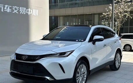 Toyota Harrier, 2024 год, 4 360 000 рублей, 12 фотография