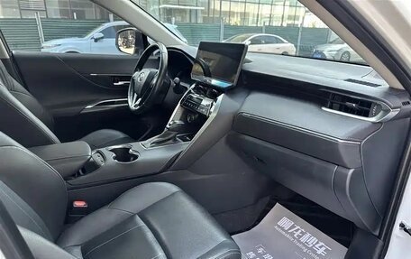 Toyota Harrier, 2024 год, 4 360 000 рублей, 15 фотография