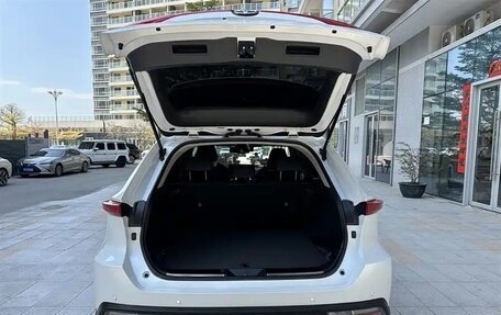 Toyota Harrier, 2024 год, 4 360 000 рублей, 16 фотография