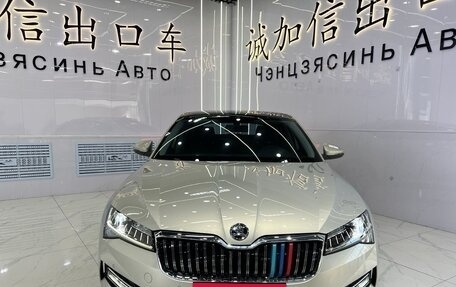 Skoda Superb III рестайлинг, 2022 год, 2 150 000 рублей, 1 фотография