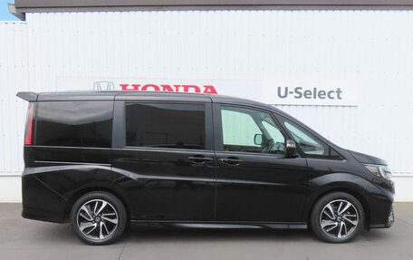 Honda Stepwgn, 2022 год, 1 960 000 рублей, 8 фотография