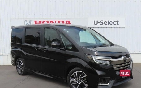 Honda Stepwgn, 2022 год, 1 960 000 рублей, 2 фотография