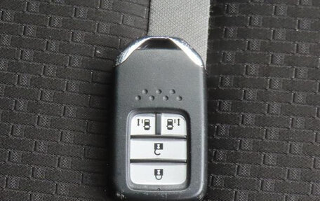 Honda Stepwgn, 2022 год, 1 960 000 рублей, 20 фотография