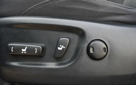 Toyota Land Cruiser Prado 150 рестайлинг 2, 2015 год, 3 355 000 рублей, 14 фотография