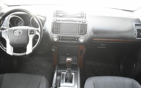 Toyota Land Cruiser Prado 150 рестайлинг 2, 2015 год, 3 355 000 рублей, 12 фотография