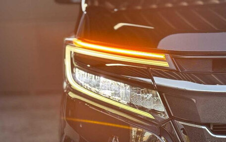 Honda Stepwgn, 2022 год, 1 950 000 рублей, 2 фотография