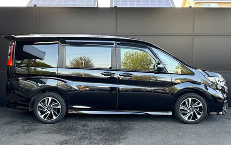 Honda Stepwgn, 2022 год, 1 950 000 рублей, 8 фотография