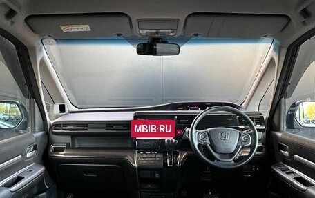 Honda Stepwgn, 2022 год, 1 950 000 рублей, 14 фотография
