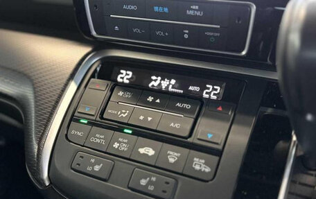 Honda Stepwgn, 2022 год, 1 950 000 рублей, 31 фотография