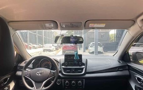 Toyota Yaris XP150 рестайлинг, 2022 год, 1 220 000 рублей, 15 фотография