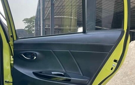 Toyota Yaris XP150 рестайлинг, 2022 год, 1 220 000 рублей, 10 фотография