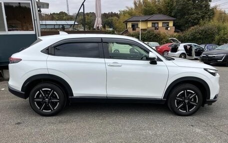 Honda Vezel, 2024 год, 1 950 000 рублей, 4 фотография