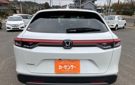 Honda Vezel, 2024 год, 1 950 000 рублей, 7 фотография