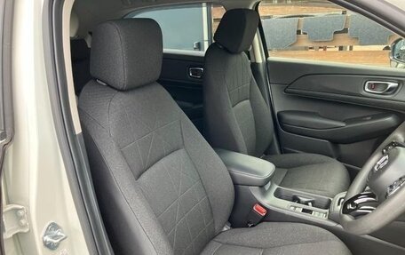 Honda Vezel, 2024 год, 1 950 000 рублей, 17 фотография