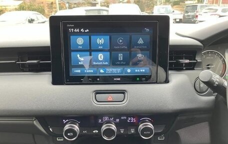 Honda Vezel, 2024 год, 1 950 000 рублей, 12 фотография