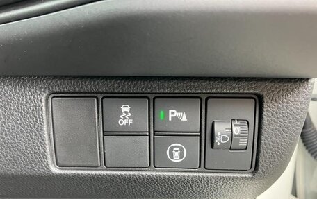 Honda Vezel, 2024 год, 1 950 000 рублей, 14 фотография