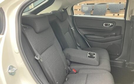 Honda Vezel, 2024 год, 1 950 000 рублей, 19 фотография