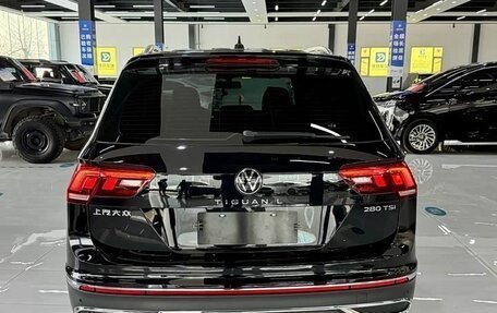 Volkswagen Tiguan II, 2023 год, 2 654 800 рублей, 5 фотография