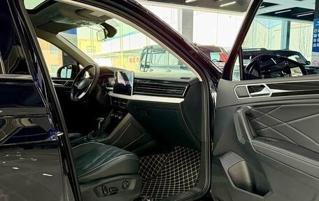 Volkswagen Tiguan II, 2023 год, 2 654 800 рублей, 10 фотография