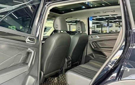 Volkswagen Tiguan II, 2023 год, 2 654 800 рублей, 9 фотография