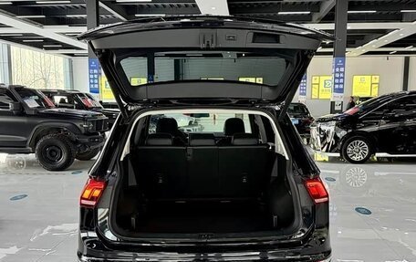 Volkswagen Tiguan II, 2023 год, 2 654 800 рублей, 12 фотография