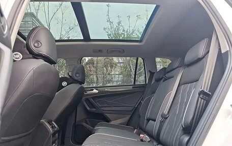 Volkswagen Tiguan II, 2023 год, 2 655 300 рублей, 9 фотография