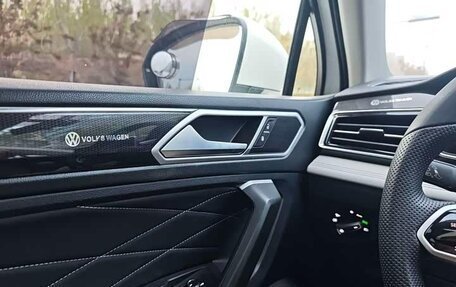 Volkswagen Tiguan II, 2023 год, 2 655 300 рублей, 25 фотография