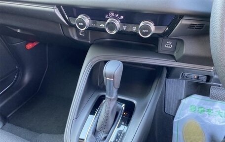 Honda Vezel, 2023 год, 1 980 000 рублей, 9 фотография