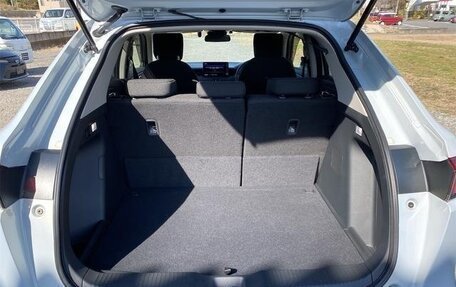 Honda Vezel, 2023 год, 1 980 000 рублей, 13 фотография