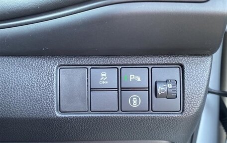 Honda Vezel, 2023 год, 1 980 000 рублей, 19 фотография