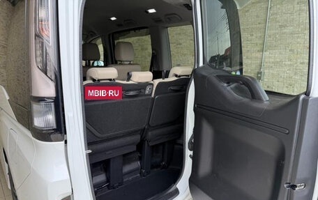 Honda Stepwgn IV, 2019 год, 1 900 000 рублей, 6 фотография