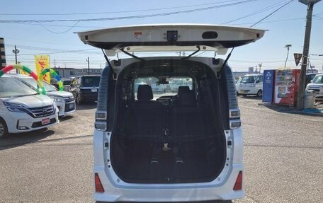 Toyota Voxy III, 2020 год, 1 750 000 рублей, 5 фотография