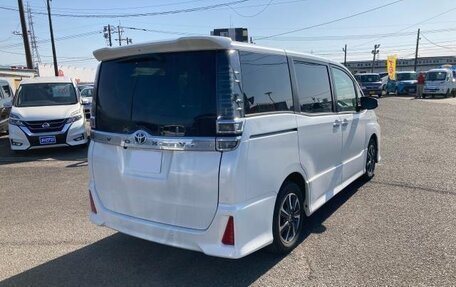 Toyota Voxy III, 2020 год, 1 750 000 рублей, 6 фотография