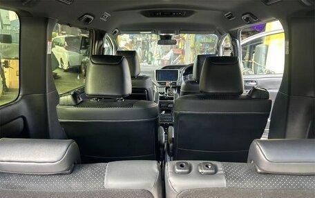 Toyota Voxy III, 2020 год, 1 750 000 рублей, 17 фотография