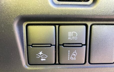 Toyota Voxy III, 2020 год, 1 750 000 рублей, 15 фотография